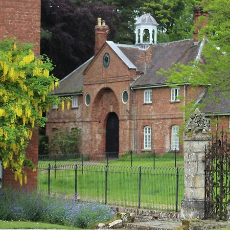Henley Hall, לאדלו מראה חיצוני תמונה
